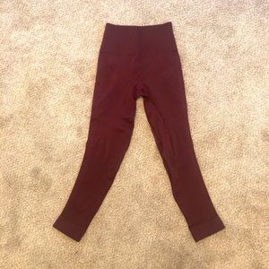 Form fitting lululemon yoga crop legging
